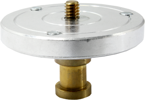 Kupo KS-024 1/4'' Head Mounting Plate with 5/8'' sisältää pyöreän metallilevyn, jossa on tasainen hopeinen yläosa, keskimmäinen kierteitetty ruuvi, kolme reunaruuvia ja lyhyt sylinterimäinen messinkinen pohja.