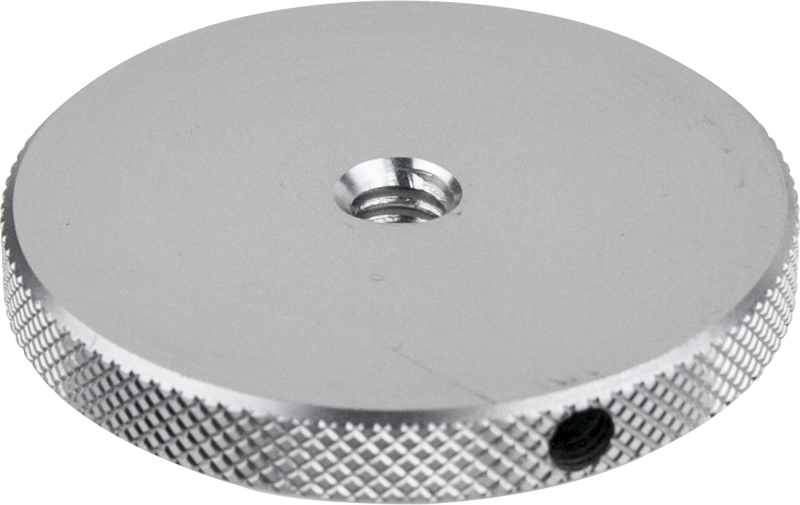 Kupo KS-068 Knurled Round Flange Disc on 1,77 tuuman hopeinen, litteä levy, jossa on kuvioitu reuna, keskellä 1/4 "-20 naaraskierteinen reikä ja pienempi sivureikä - ihanteellinen asennukseen tai sovitinlevyksi.