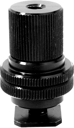 Lähikuva Kupo KS-041 Hot Shoe Adapter 3/8''-1/4''' W Barrel Adapterista, mustasta metallisesta lisävarusteesta, jossa on kaksi kuvioitua säätörengasta ja keskireikä, jota käytetään lisävarusteiden kiinnittämiseen kameran hot shoe -kenkään.