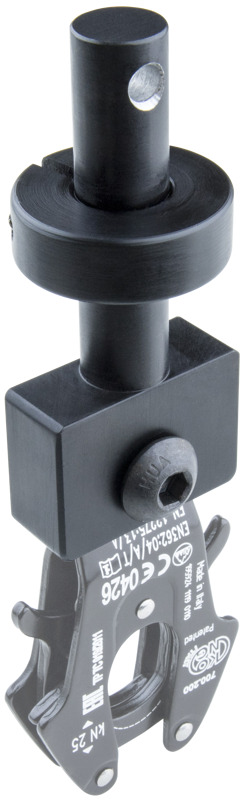 Lähikuva Kupo KS-261 Steadicam to Hand Held Camera Adapterista, joka on musta teollinen komponentti, jossa on metalliosia, pultteja ja kaiverrettuja etikettejä, vaaleaa taustaa vasten.