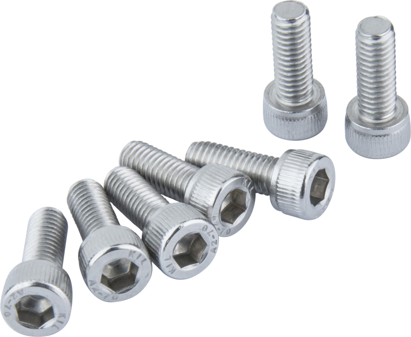 Seitsemän Kupo KS-296 M6 x 16mm ruostumattomasta teräksestä valmistettua kuusiokoloruuvia on esillä valkoisella pinnalla, neljä makaa tasaisesti ja kolme seisoo pystyssä, jolloin niiden kuusikulmaiset vetoaukot tulevat esiin.
