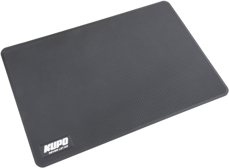 Kupo KS-304 Non-Slip Pad for Tethermate on teksturoitu, suorakaiteen muotoinen musta matto, jossa on pyöristetyt kulmat ja pieni valkoinen KUPO-logo vasemmassa alakulmassa vaalealla pohjalla.