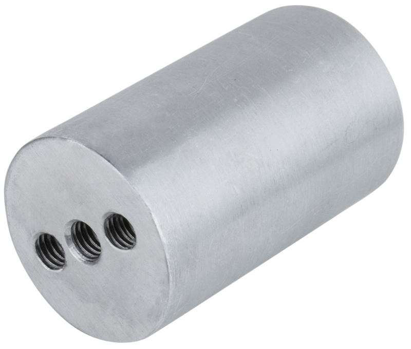 KUPO KS-508 3" alumiiniputkessa on kaksinkertaiset 3/8" naaraskierteet, ja se on esitetty lieriömäisenä metallilohkona, jonka toisessa päässä on kaksi kierteitettyä reikää valkoista taustaa vasten kuvattuna.