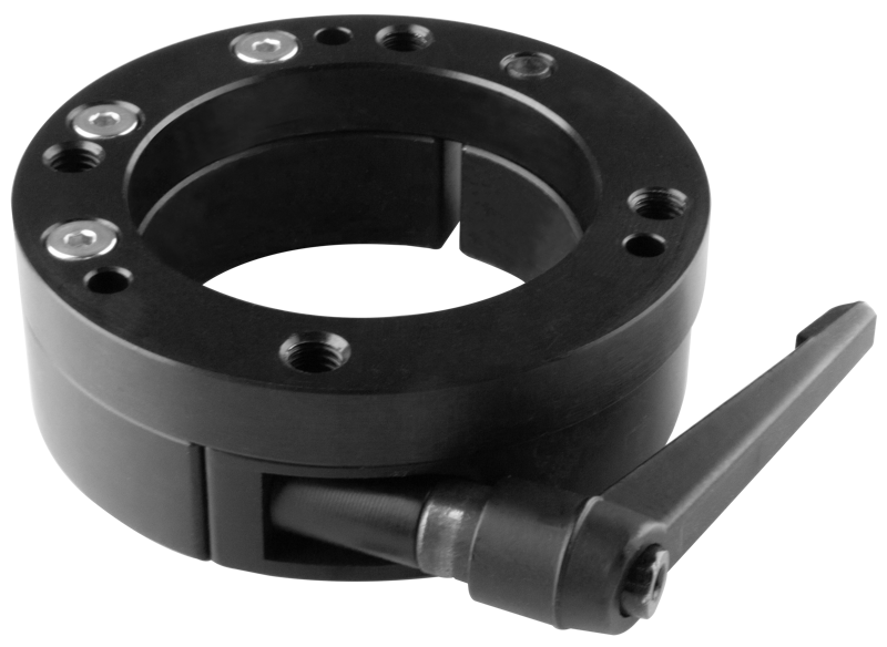 KUPO KS-667 Elemack / Euro Female Adapter on musta metallinen akselikaulus, jossa on pikavipu ja useita ruuvinreikiä ja joka on suunniteltu komponenttien kiinnittämiseen tai sijoittamiseen akselille.
