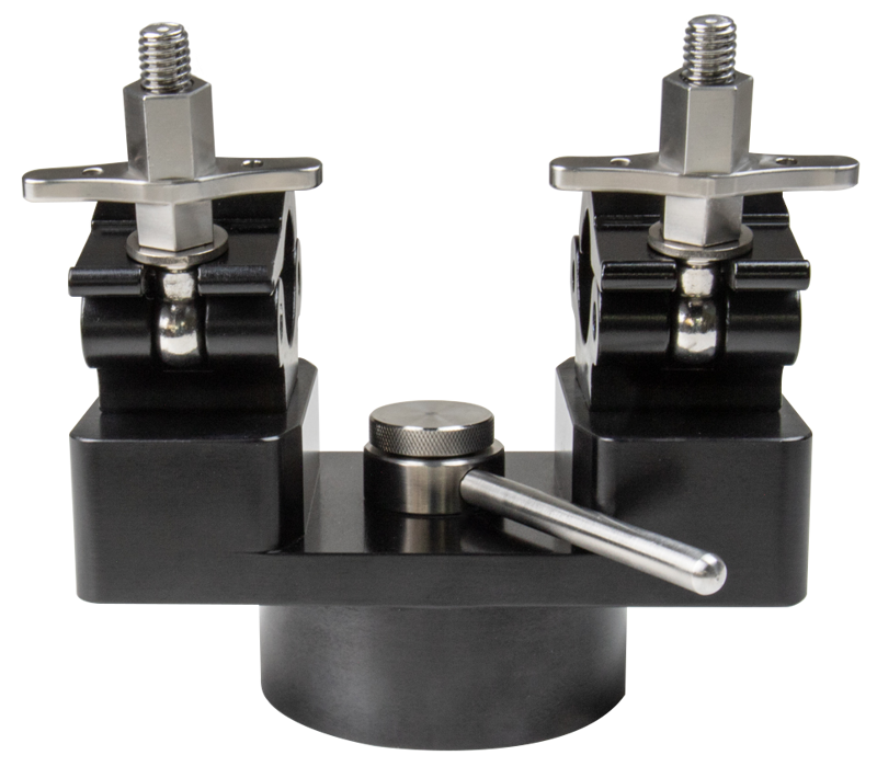 Kupo KS-669 Euro Paddle Mount on tarkkuusmetallipidin, jossa on kaksi säädettävää ristinmuotoista pidikettä, keskimmäinen nuppi ja vipuvarsi, ihanteellinen esineiden kiinnittämiseen koneistuksen tai laboratoriotöiden aikana.