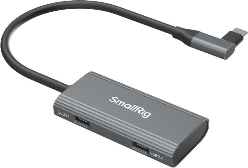 SmallRig 4598 USB-C Hub 4-in-1 on harmaa sovitin, jossa on USB-C 3.1- ja USB-C 2.0 -portit, äänisovitin ja lyhyt kaapeli, joka päättyy USB-C-liittimeen.