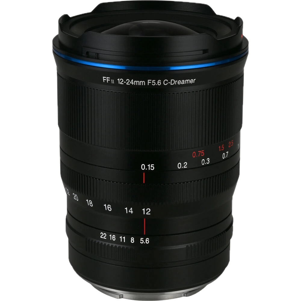 Laowa 12-24mm f/5.6 Zoom-objektiivi Sony FE:hen, musta, jossa on valkoiset ja punaiset etäisyys- ja aukkomerkinnät, on esillä valkoista taustaa vasten.