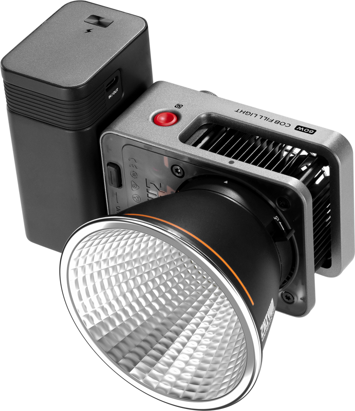 Zhiyun LED Molus X60 Combo Cob -valaisin on musta-hopea studiovalo, jossa on suuri, heijastava kartiokiinnitys ja punainen virtapainike, ihanteellinen ammattimaiseen valokuvaukseen ja videokuvaukseen.