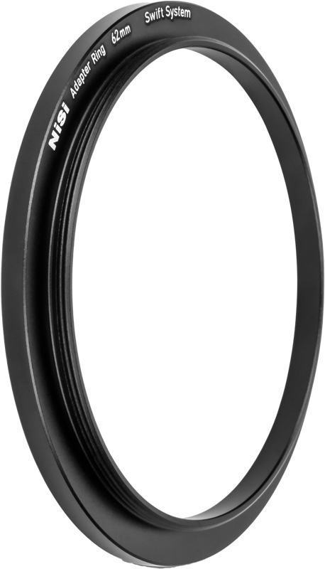 NiSi-suodatin Swift System Adapter Ring 62mm -soviterenkaasun musta NiSi-suodatin Swift System Adapter Ring 62mm -soviterenkaasua näytetään vinossa tavallista taustaa vasten.