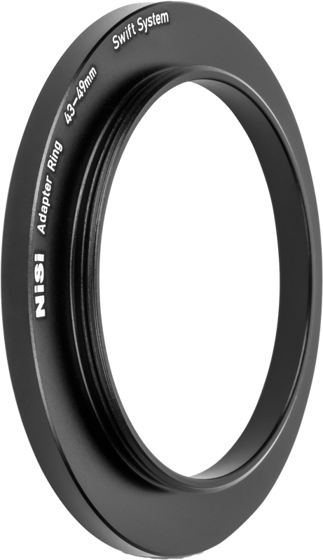 NiSi Filter Swift System Adapter Ring 43-49mm -soviterengas on musta, ja se on esitetty valkoista taustaa vasten.