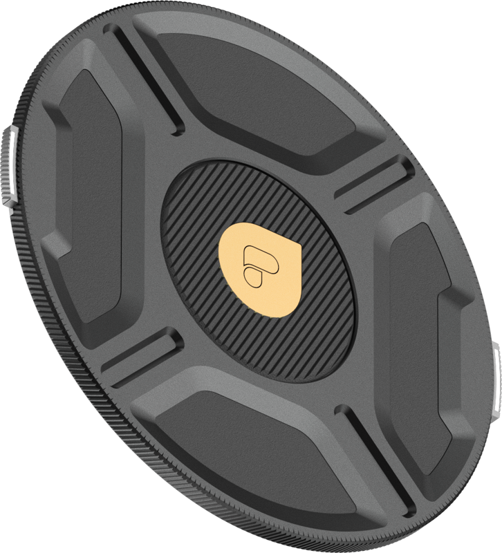 PolarPro Helix Defender Plate on musta, pyöreä linssinsuojus, jossa on kuvioitu keskiosa, kultainen logo ja neljä pito-osaa reunan ympärillä vaalealla pohjalla.