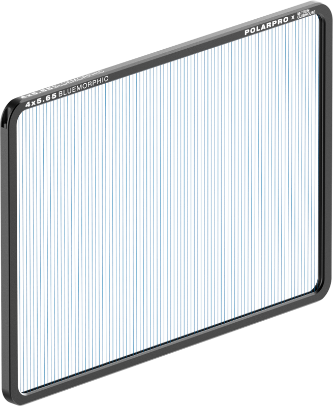 PolarPro 4x5,65" BlueMorphic-suodatin, suorakaiteen muotoinen, jossa on musta kehys ja ohuet pystysuorat siniset viivat lasissa, näkyy valkoista taustaa vasten.