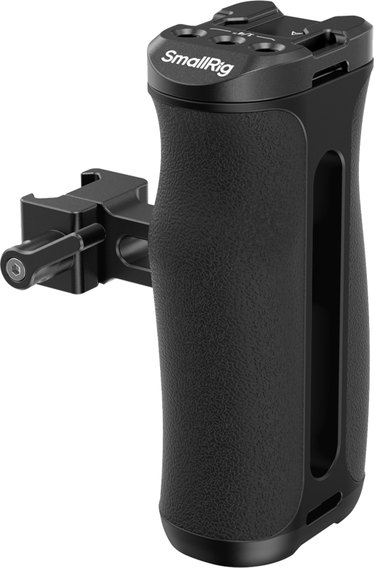 SmallRig 4840 Mini NATO Side Handle on musta, kuvioitu kamerakahva, jossa on kiinnityskannatin, joka on suunniteltu parantamaan käsittelyä ja mahdollistamaan lisävarusteiden helppo kiinnittäminen kamerarigiin.