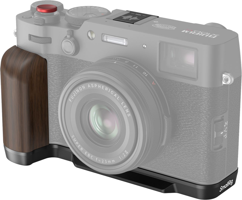 SmallRig 4805 Wooden L-Shape Grip for Fujifilm X100VI/X100V mustalla, puinen rakenne ja yksityiskohtainen ote on kuvassa Fujinon-asfäärisellä objektiivilla varustettuun kameraan kiinnitettynä vaalealla taustalla.