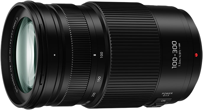 Panasonic Lumix G Vario 100-300mm f/4-5.6 II Power O.I.S. -objektiivi on musta zoom-objektiivi, jossa on polttovälit 100-300mm, kuvioidut pitorenkaat, Power O.I.S. -kytkin ja selkeät valkoiset tekniset merkinnät.