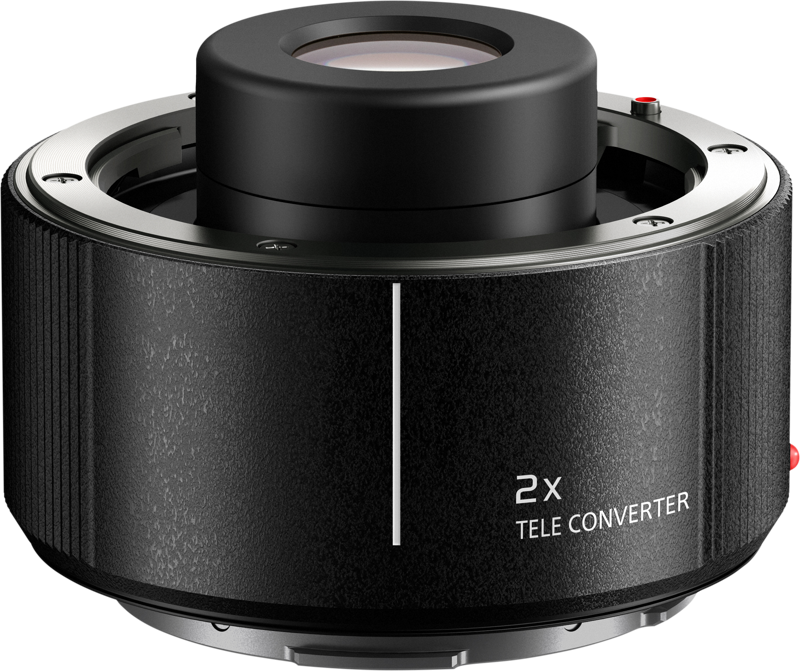 Panasonic DMW-STC20 2x -telejatke L-kiinnikkeelle sisältää mustan, kuvioidun viimeistelyn, näkyvän lasielementin, metallisen kiinnikkeen ja "2x TELE CONVERTER" -merkinnän sivulla.