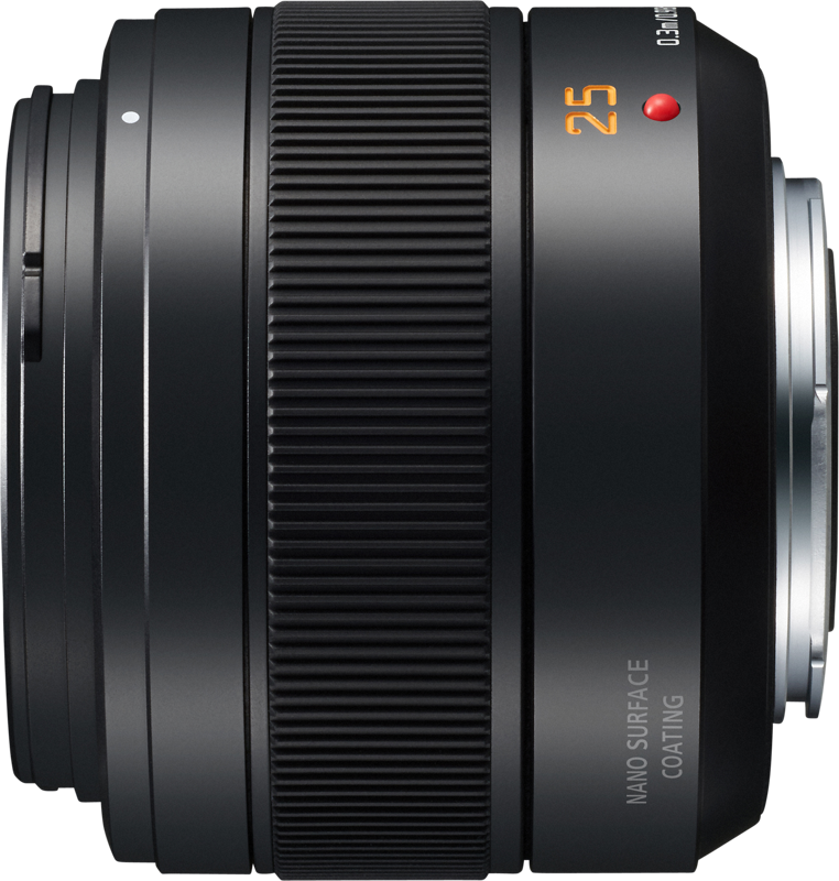 Panasonic 25mm f/1.4 II Leica DG Summilux ASPH -objektiivin sivukuva mustana, jossa on kuvioitu tarkennusrengas, oranssi "25"-merkintä, "NANO SURFACE COATING" -merkintä lähellä pohjaa ja minimalistiset metalliset korostukset.