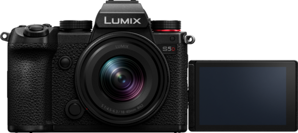 Panasonic Lumix S5D + 18-40mm f/4.5-6.3