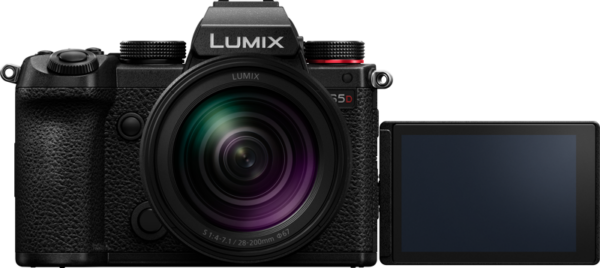 Panasonic Lumix S5D + 28-200mm f/4-7.1 Macro