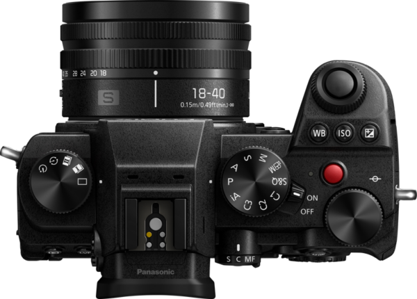 Panasonic Lumix S5D + 18-40mm f/4.5-6.3
