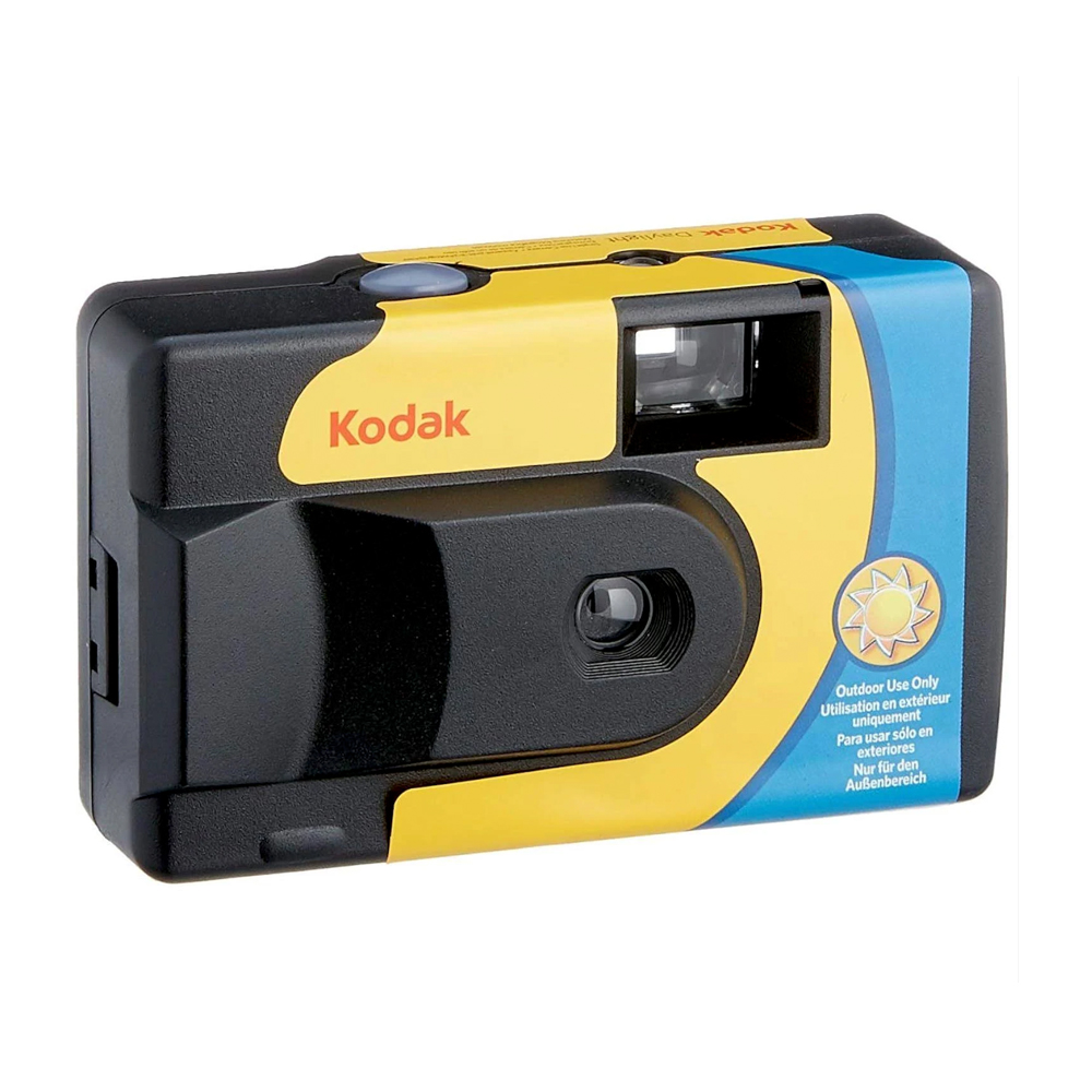 Kodak Daylight -kertakäyttökamera on ulkoilmakuvaukseen tarkoitettu mustakeltainen kertakäyttöfilmikamera, jossa on etsin, objektiivi ja Kodakin tuotemerkki etupuolella.