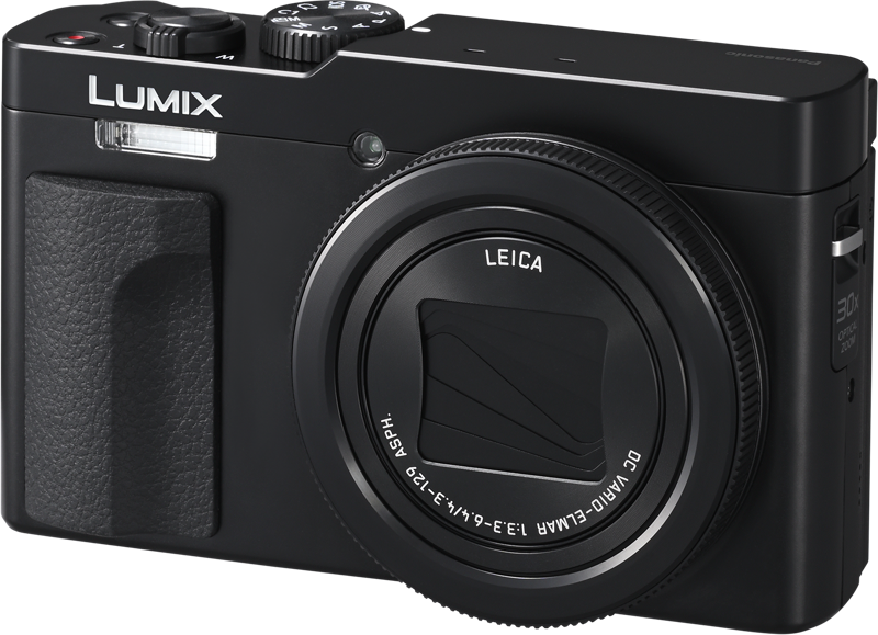 Panasonic Lumix TZ99 - Musta -kompaktikamera näkyy edestä valkoista taustaa vasten ja korostaa sen kuvioitua kahvaa, yläohjaimia ja Leica-objektiivia.