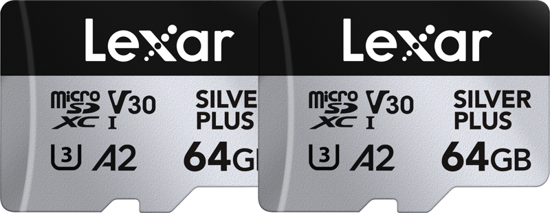 Kaksi Lexar microSDXC Silver Plus 1066x 2x64GB -muistikorttia on kuvassa vierekkäin, ja kummassakin on V30-, U3- ja A2-nopeusluokkasymbolit.