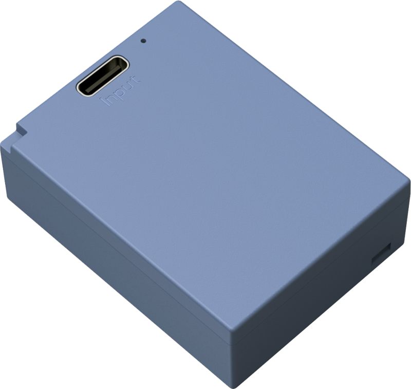 SmallRig 5062 USB-C ladattava kamera-akku NP-W126S on suorakulmainen, vaaleansininen laite, jonka toisella puolella on input-merkinnällä varustettu USB-C-portti.