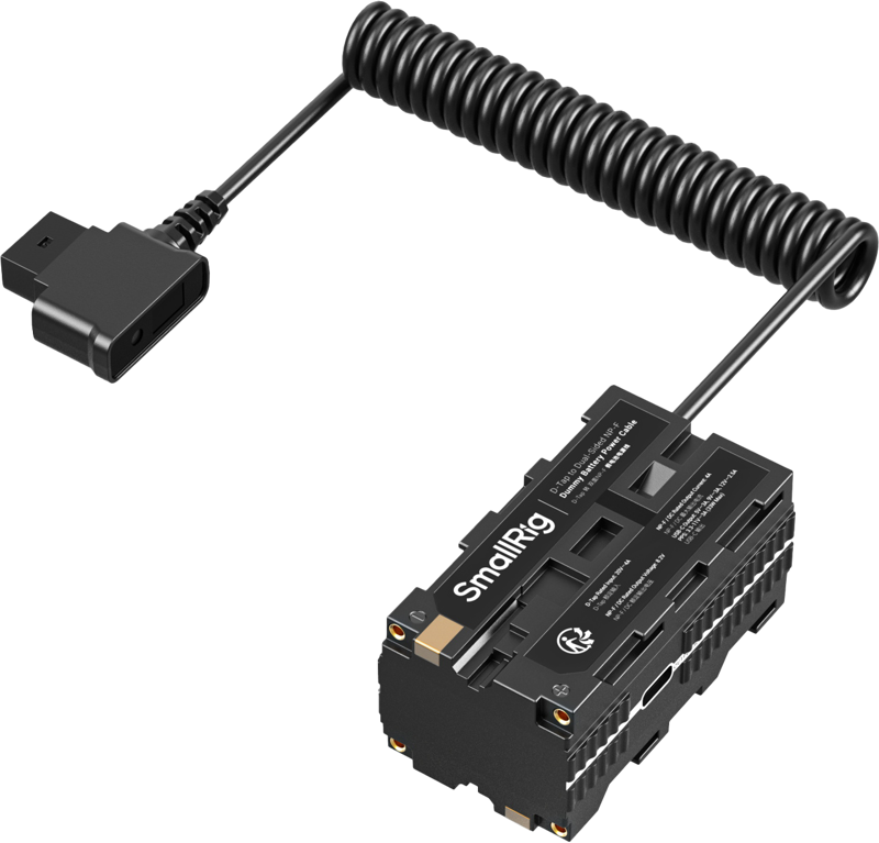 SmallRig 4884 D-Tap to Dual-Sided NP-F Dummy Battery Power Cable -virtakaapeli yhdistää mustaan SmallRig-akkuun, jossa on useita merkittyjä portteja ja kultaisia kosketuspisteitä, ja tarjoaa virtaa kameralaitteille.
