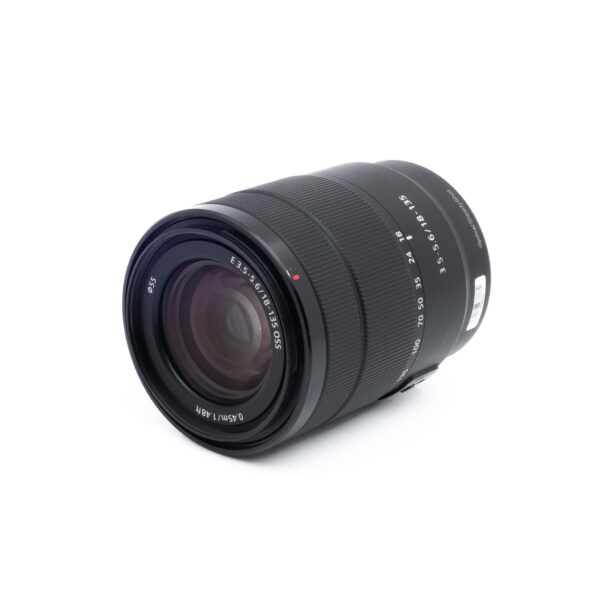 Sony E 18-135mm f/3.5-5.6 OSS - Käytetty