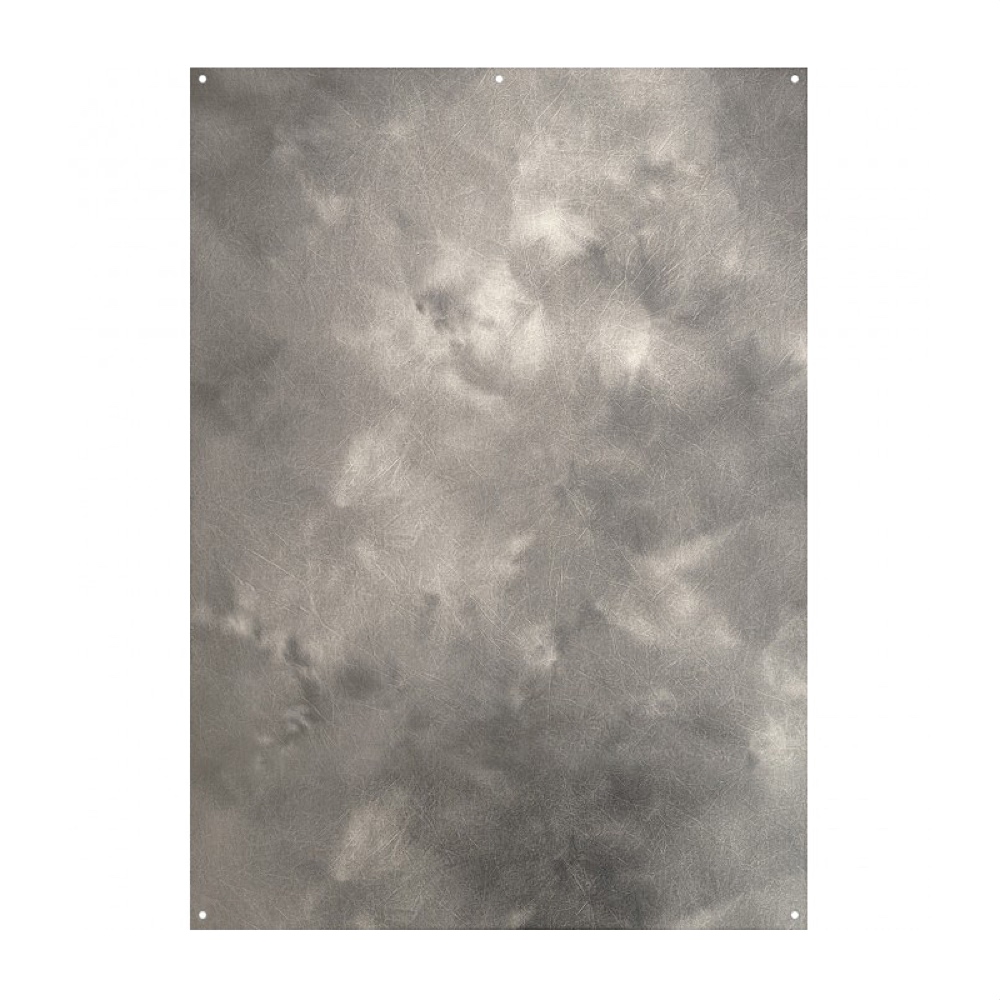Westcott X Drop Fabric Backdrop - Storm Clouds (152 x 213 cm) on suorakulmainen lakana, jossa on pilvinen, kuvioitu kuvio ja pienet kulmareiät kätevää kiinnitystä tai ripustamista varten.