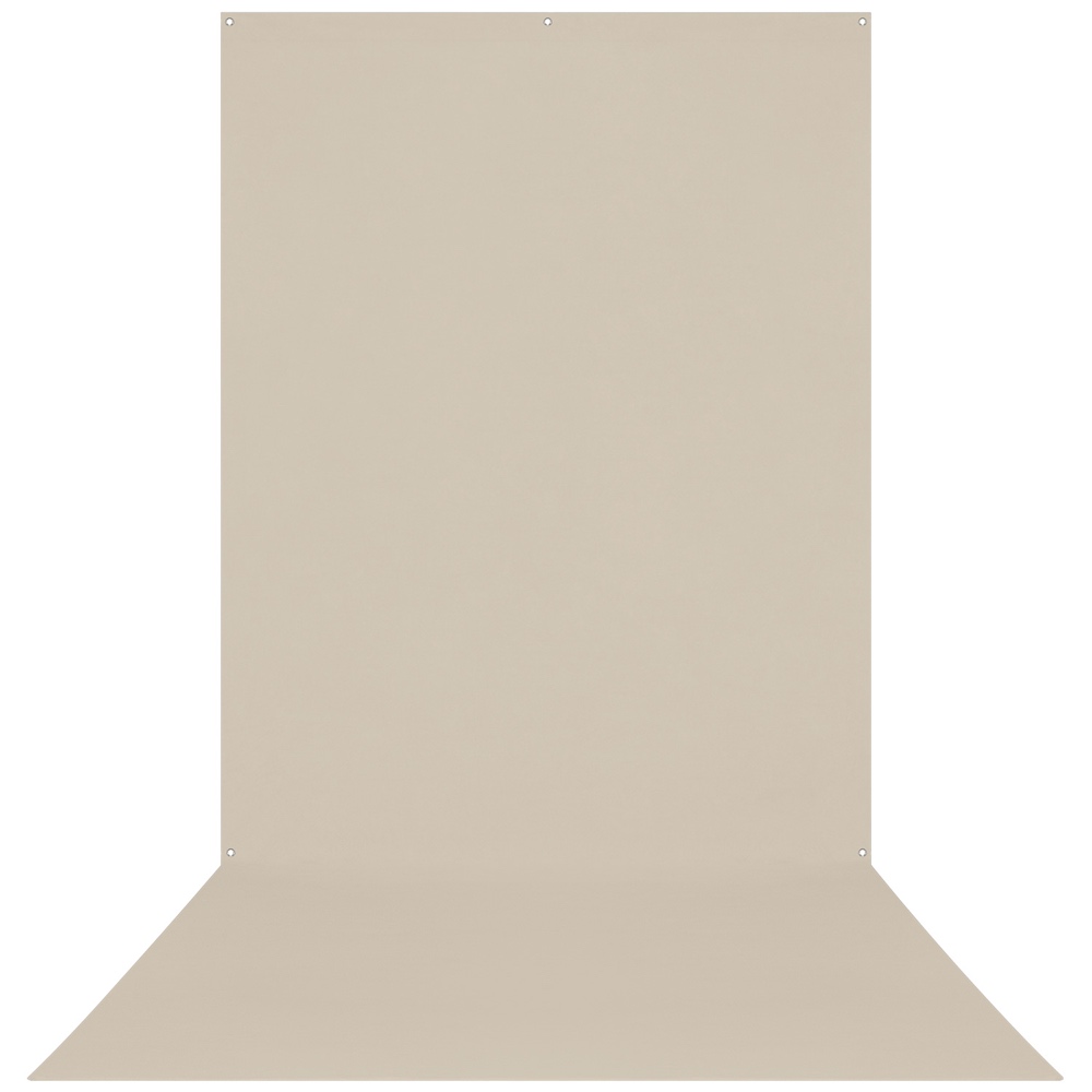 Westcott X Drop Wrinkle Resistant Backdrop - Milk White Sweep (152 x 366 cm) -taustakuvassa on saumaton lattia- ja seinäkuvio, joka on väriltään vaaleanbeige, valkoista taustaa vasten.