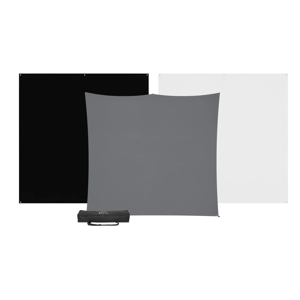 Westcott X-Drop Pro 3-Pack Backdrop Kit (244 x 244 cm) sisältää kolme suurta neliönmuotoista taustakuvaa mustana, harmaana ja valkoisena sekä kantolaukun valkoisella pohjalla.