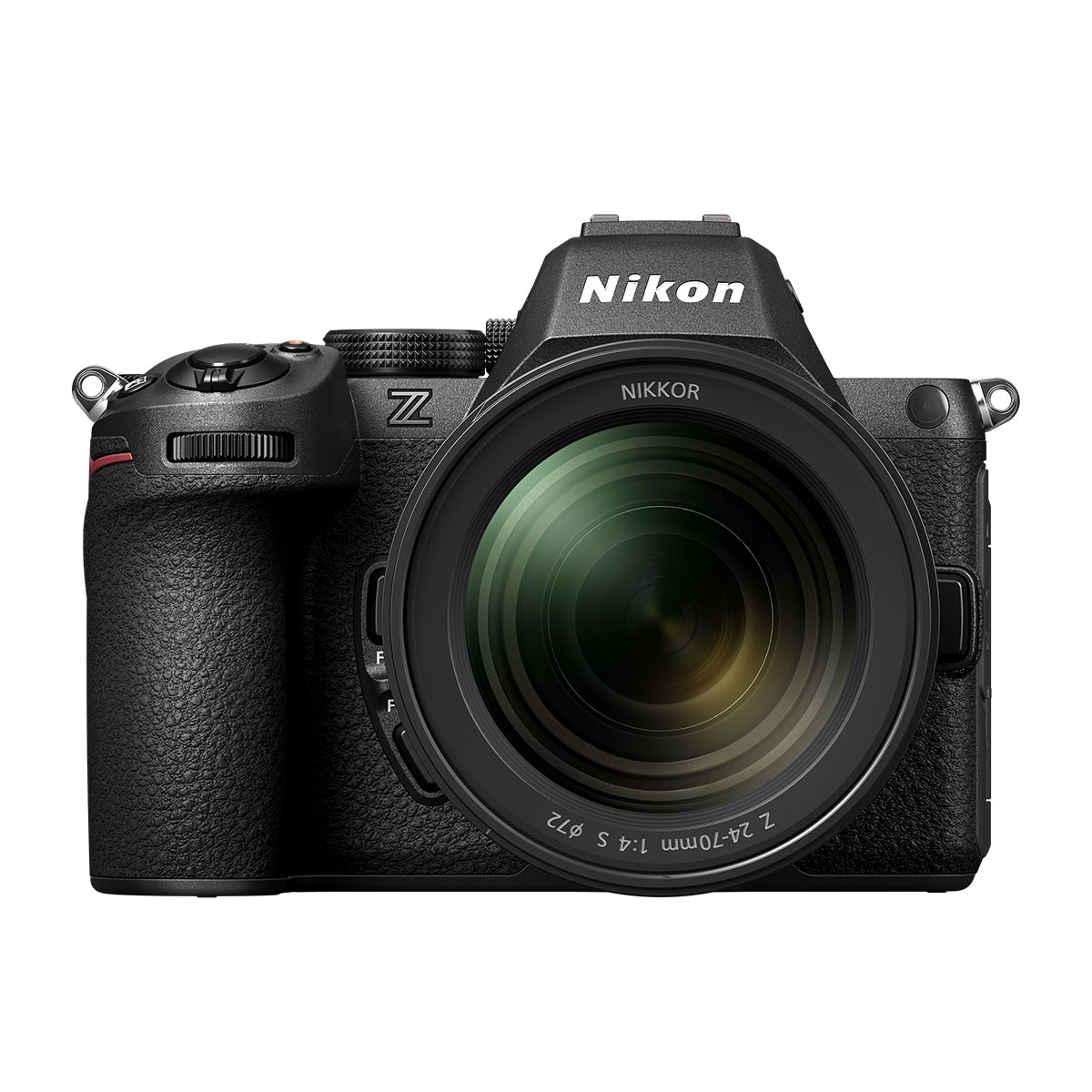Nikon Z5 II + Nikkor Z 24-70mm f/4 on musta peilitön digitaalikamera, jossa on suuri objektiivi, kuvattuna edestä valkoisella taustalla. 100€ TradeIN hyvitys.