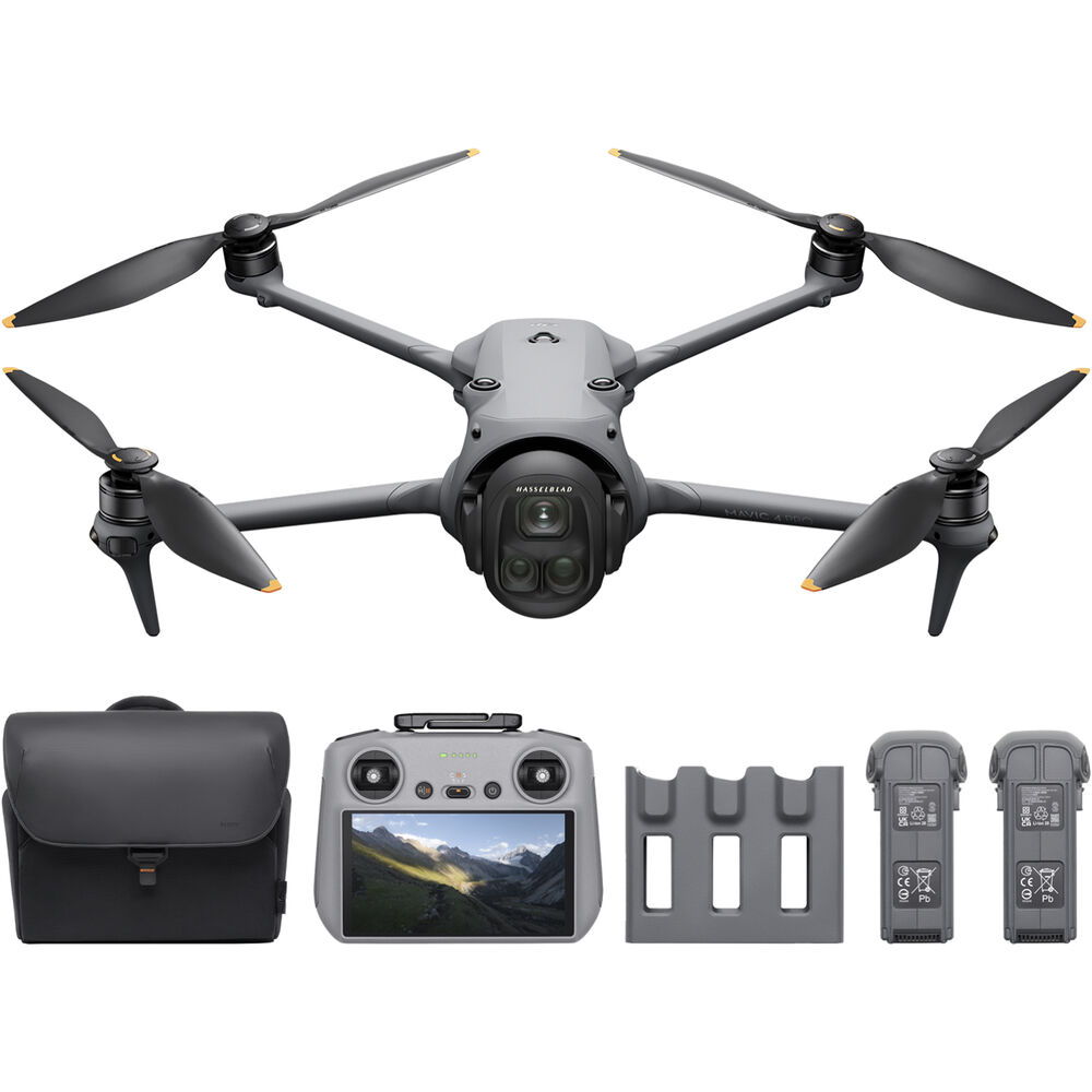 1747122454_1886938 DJI Mavic 4 Pro Fly More Combo (DJI RC 2) sisältää mustan kameralla varustetun nelikopteridronen, näytöllä varustetun ohjaimen, kaksi akkua, latauskeskittimen ja kantolaukun, kaikki kuvassa valkoisella pohjalla.