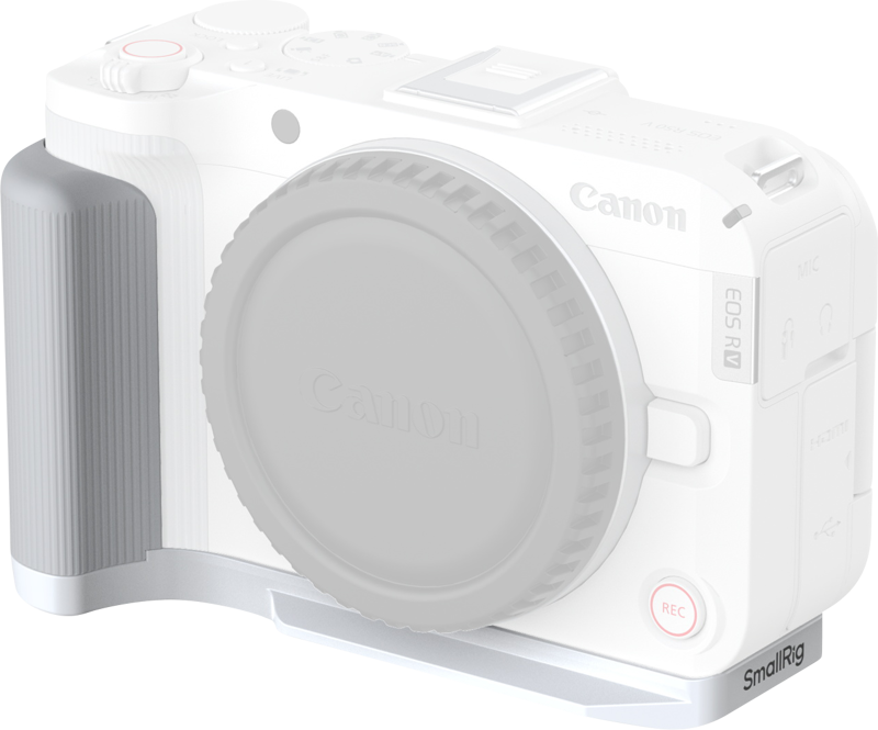 Canon EOS R50 V White, jossa on harmaa runkokorkki, suuri kuvioitu vasen kahva ja hopeinen SmallRig 5430 L-muotoinen kiinnityslevy, jonka pohjaan on kiinnitetty kahva.