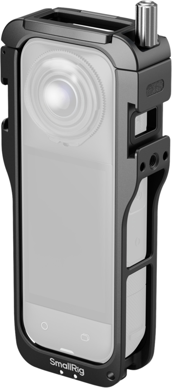 SmallRig 5195 Cage for Insta360 X5 on musta metallinen häkki, joka on suunniteltu pitämään ja suojaamaan Insta360 X5:tä turvallisesti; sisällä oleva puoliksi läpinäkyvä laite on kuvassa havainnollistamistarkoituksessa.