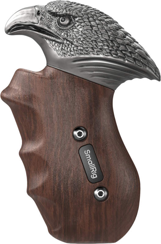SmallRig 4817 ImageGrip-sarjan Eagle-kahva NATO-kiinnikkeellä (vasen puoli) on puinen kamerakahva, jossa on veistetyt sormiurat, hopeanvärinen kotkanmuotoinen metallinen yläosa, "SmallRig"-merkintä ja kaksi näkyvää ruuvia.