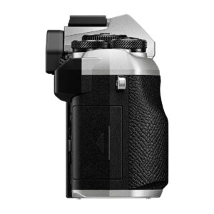 om_system_om-5_mark_ii_hopea_01 OM SYSTEM OM-5 Mark II -järjestelmäkamera, hopea - 200 € Cashback