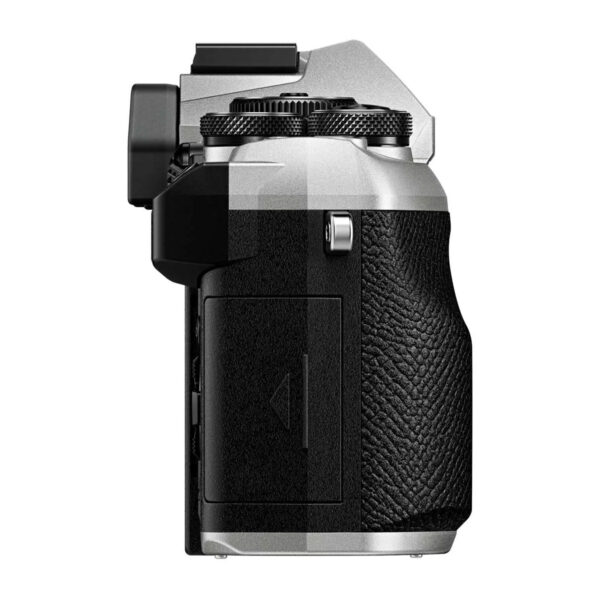 om_system_om-5_mark_ii_hopea_01 OM SYSTEM OM-5 Mark II -järjestelmäkamera, hopea - 200 € Cashback