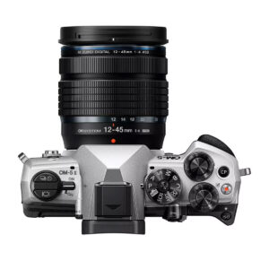 om_system_om-5_mark_ii_hopea_01_12-45mm_01 OM SYSTEM OM-5 Mark II + 12-45mm f/4 Pro, hopea - 300 € Cashback