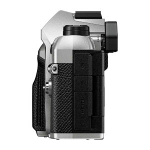 om_system_om-5_mark_ii_hopea_02 OM SYSTEM OM-5 Mark II -järjestelmäkamera, hopea - 200 € Cashback