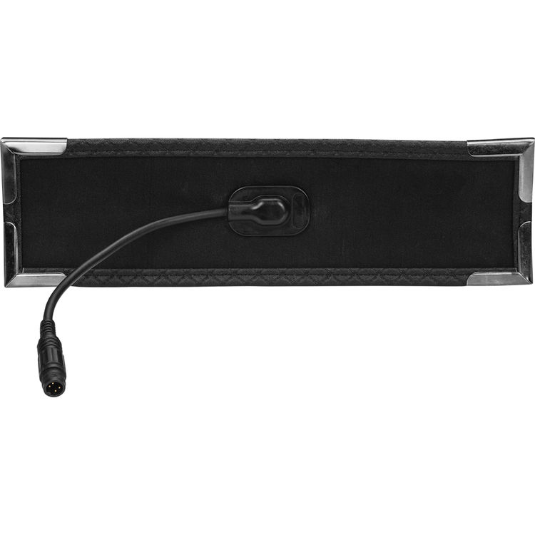 Westcott Flex Bi-Color Mat 25 x 7,6 cm on suorakulmainen musta laite, jossa on metallikorkitetut kulmat ja joka on kuvattu takaa, ja jonka keskeltä lähtee musta kaapeli, joka päättyy pyöreään pistokkeeseen.