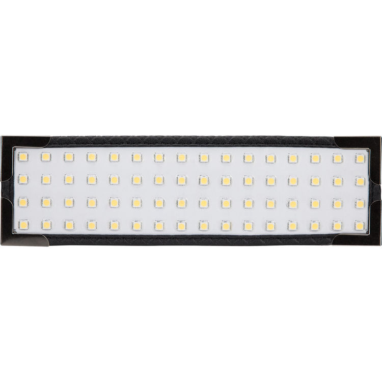 Westcott Flex Daylight -matossa (25,4 x 7,6 cm) on suorakulmainen muotoilu, jossa on musta kehys ja valkoisella pohjalla tasaisin välein olevat keltaiset LED-valot.