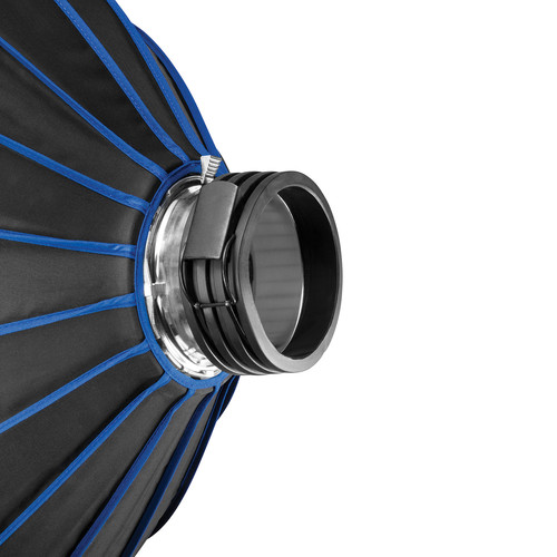 Lähikuva Westcott Switch Insertistä (Profoto Standard), mustansinisestä valokuvapehmusteesta, jossa on metallinen speedring-kiinnitys, jossa korostuu sen rakenne ja kiinnityskohta valonlähteeseen liittämistä varten.