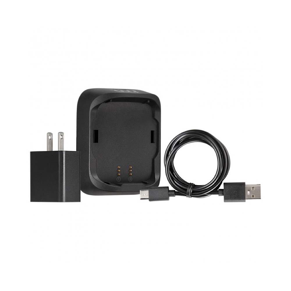 Musta Westcott FJ80 II -akkulaturi ja -johto sisältää seinäsovittimen, lataustelakan ja USB-mikro-USB-kaapelin, jotka on esitetty valkoisella pohjalla.