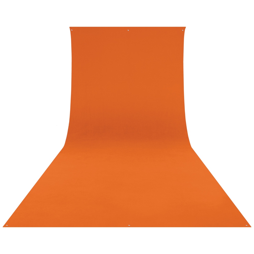 Westcott Wrinkle-Resistant Backdrop, Tiger Orange (2,7 x 6,1m) tarjoaa saumattoman, sileän pinnan, joka kaartuu lattian päälle, ihanteellinen tasaisesti valaistuihin valokuvaus- tai videokuvauksiin, joissa ei ole näkyviä esineitä tai kuvioita.