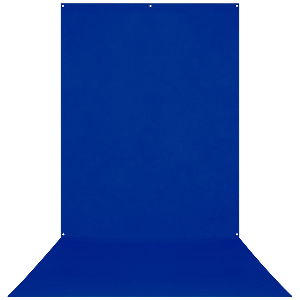 Westcott Wrinkle Resistant Backdrop Royal Blue/Chroma Key Blue (152 x 366 cm) -taustakankaassa on neljä pientä reikää helppoa ripustamista varten, ja sen saumaton muotoilu peittää sekä taustan että lattian - ihanteellinen valokuvaukseen tai videokuvaukseen.
