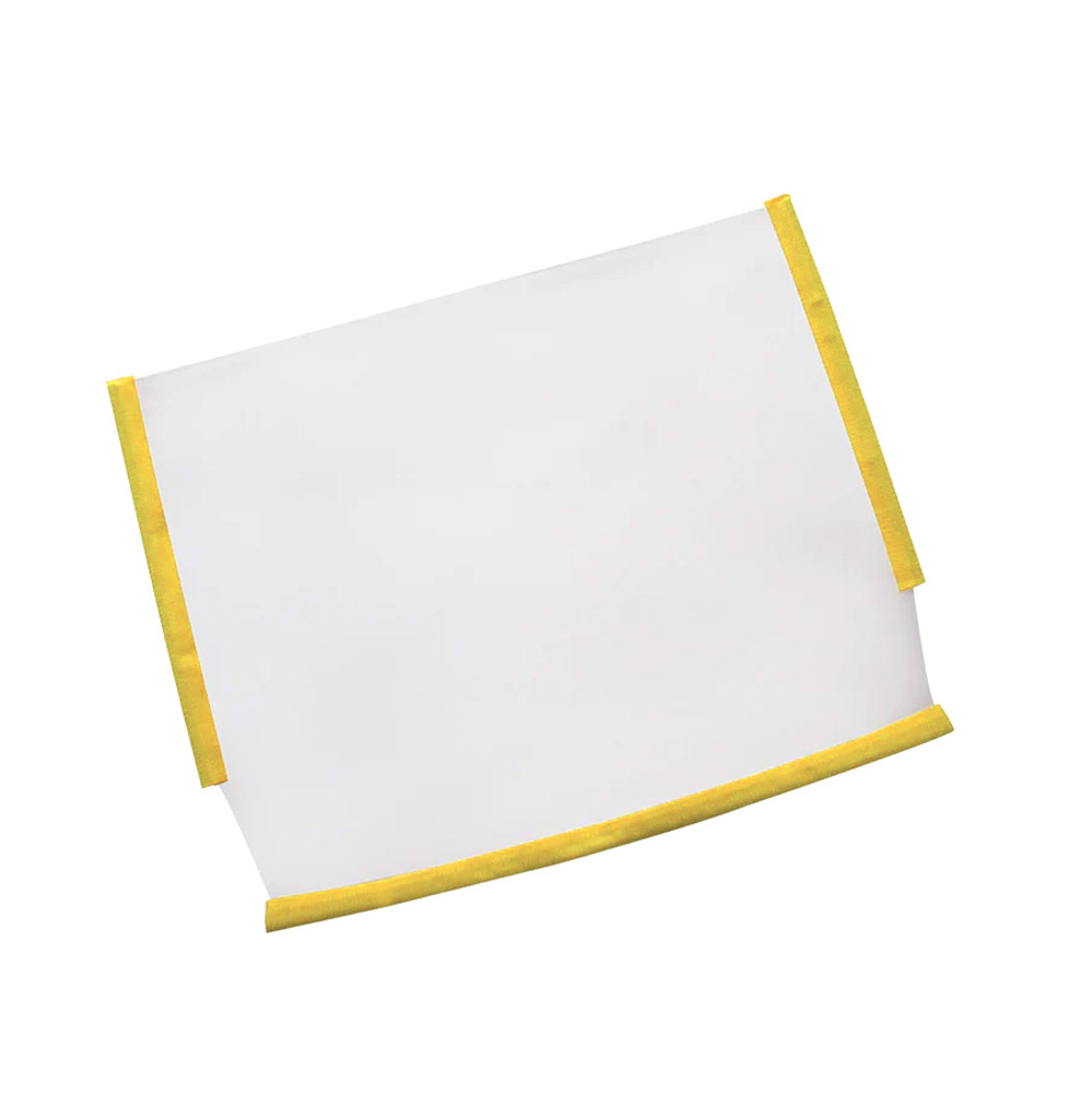 Westcott Fast Flags 46 x 61 cm 2-Stop Artificial Silk on suorakaiteen muotoinen valkoinen kangas, jossa on keltainen reunus joka puolella, ja se on kuvattu tasaisesti valkoisella pohjalla.