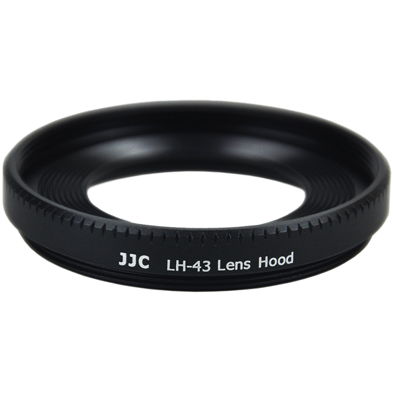 Musta JJC EW 43 Canon -vastavalosuoja linssinsuojus valkoisella tekstillä, joka on suunniteltu sopimaan kameran linssin päälle estämään hajavaloa ja vähentämään linssin häikäisyä.